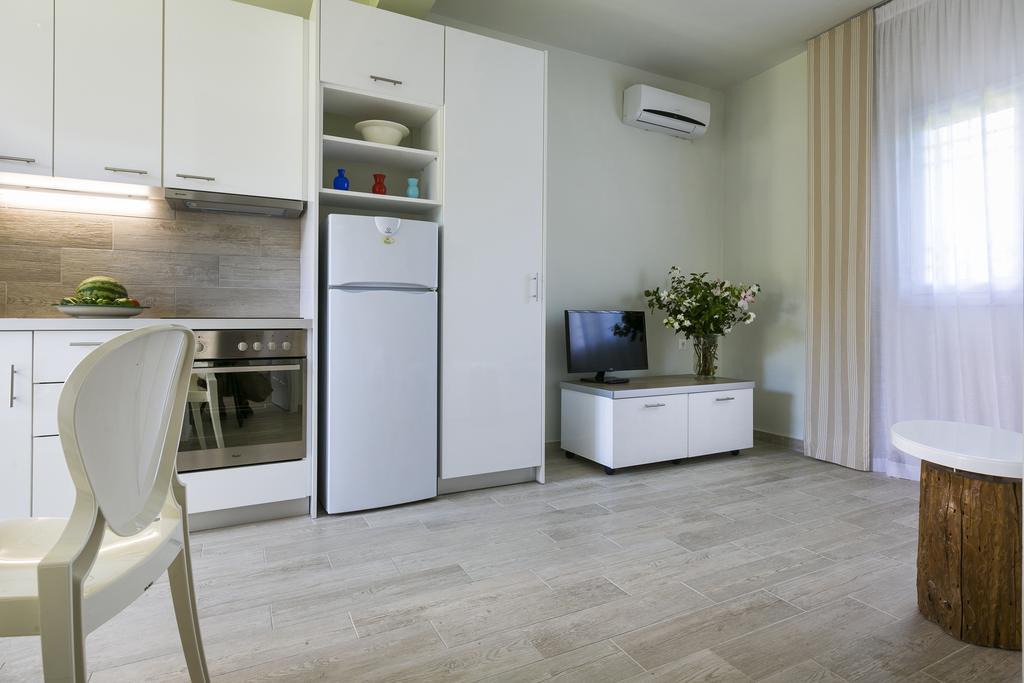 Olive Grove Studios & Apartments 스보로나타 외부 사진
