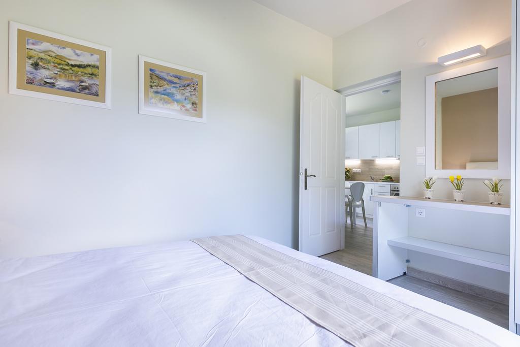 Olive Grove Studios & Apartments 스보로나타 외부 사진