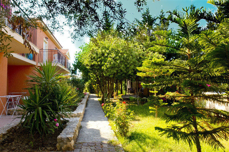 Olive Grove Studios & Apartments 스보로나타 외부 사진